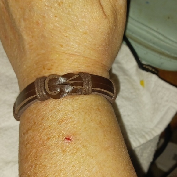 Handmade Leather Unisex Bracelet - Picture 2 of 4